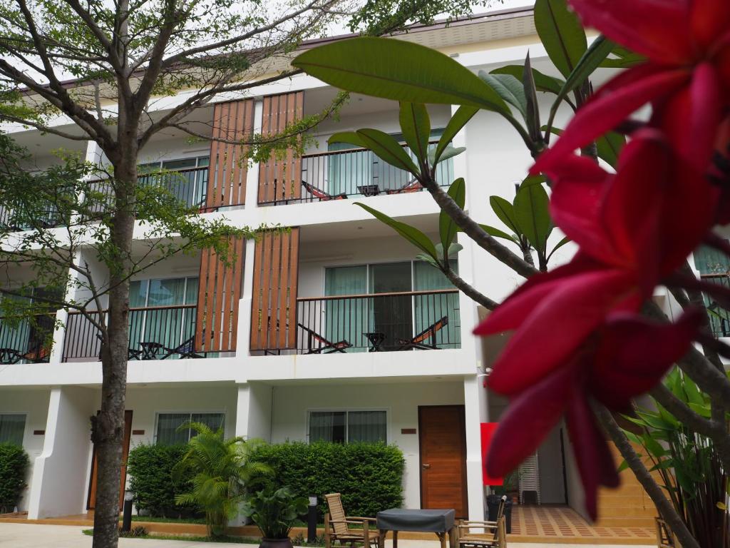 a building with a red flower in front of it at Crystal Lamai Hotel in Lamai