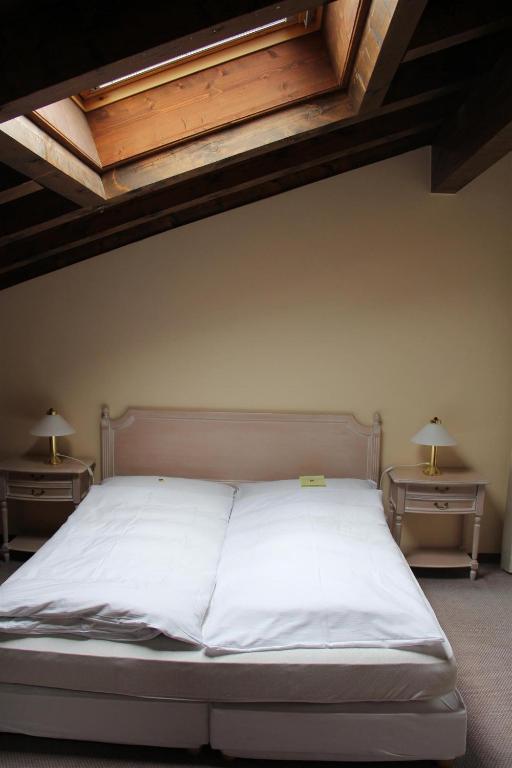 Postel nebo postele na pokoji v ubytování Seminar- & Erlebnishotel RömerTurm