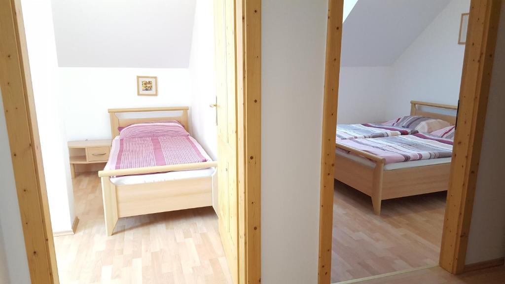 Postel nebo postele na pokoji v ubytování Gasthof Kremslehner