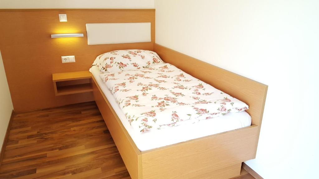 Postel nebo postele na pokoji v ubytování Gasthof Kremslehner