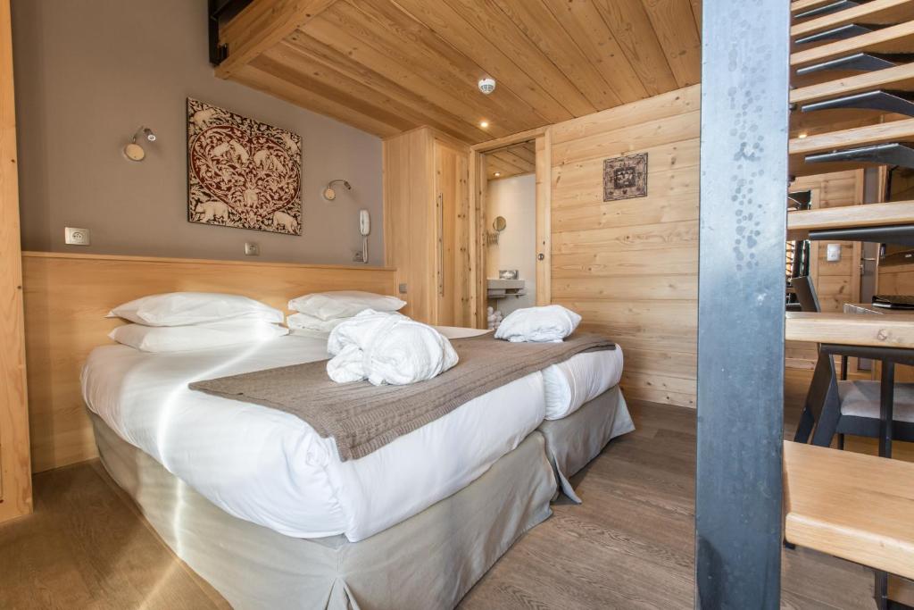 Postel nebo postele na pokoji v ubytování Hôtel Spa Crychar