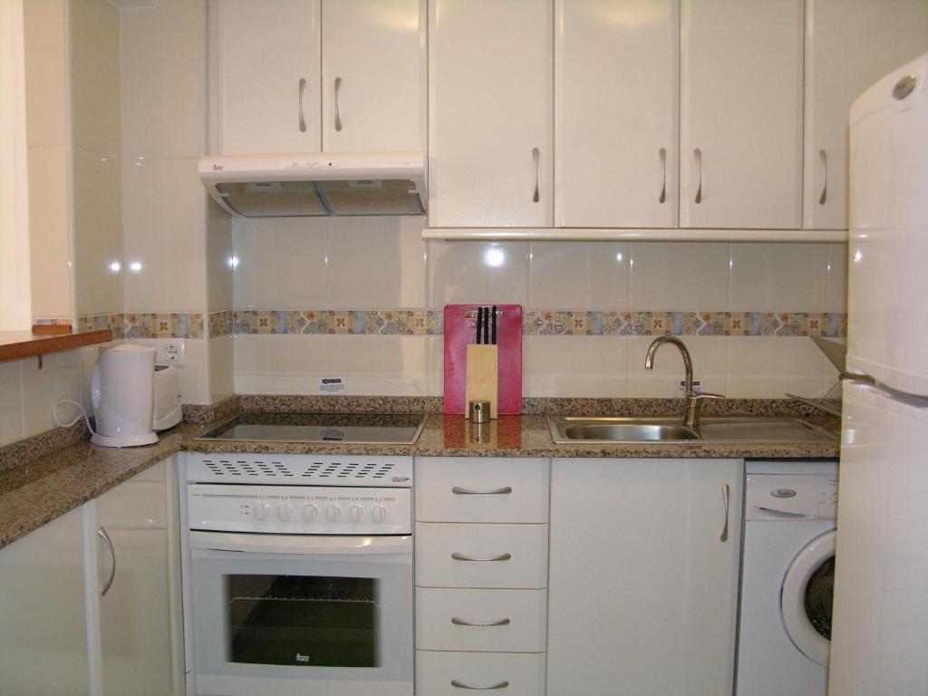A kitchen or kitchenette at Albatros Playa 3 - 1307