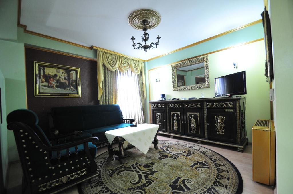 Ambassador Hotel - Suite Imperial 4*