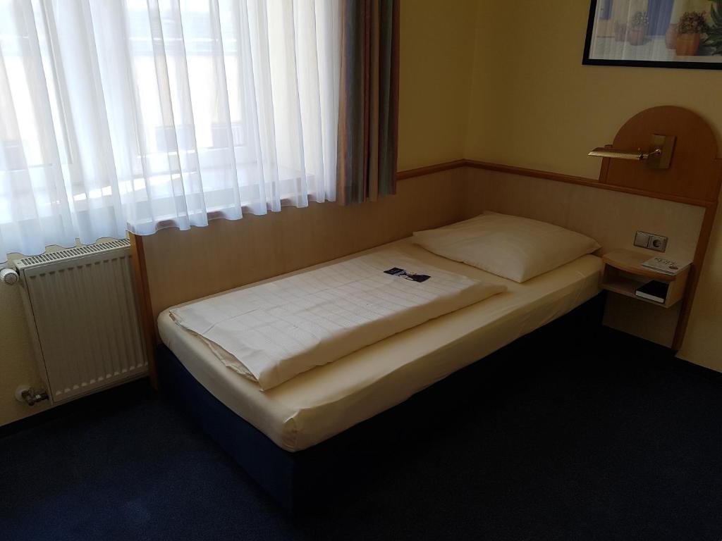 Postel nebo postele na pokoji v ubytování City Partner Hotel Strauss