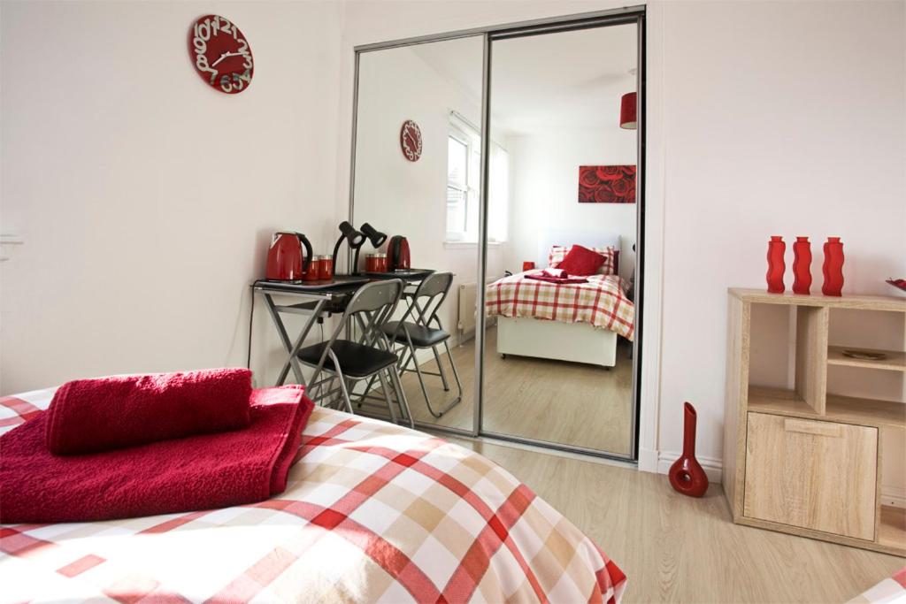 Postel nebo postele na pokoji v ubytování Gala Rooms Homestay - Free Parking