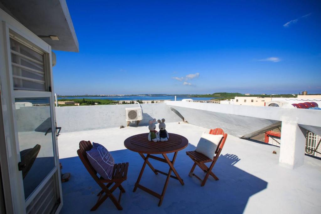 a patio with a table and chairs on a balcony at Xiang Ting Homestay in Magong