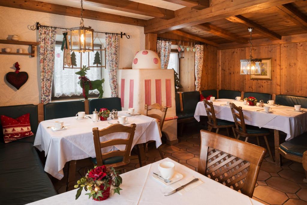 Restaurace v ubytování Altachhof Hotel und Ferienanlage - Jokercard im Sommer inklusive