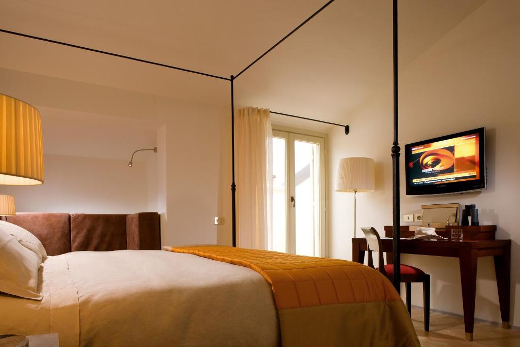 Postel nebo postele na pokoji v ubytování Relais & Chateaux Palazzo Seneca