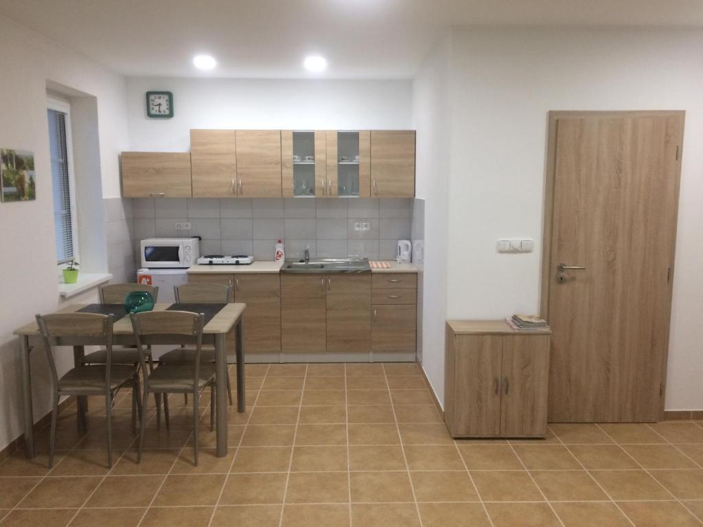 Kuchnia lub aneks kuchenny w obiekcie Apartmány U Jakuba