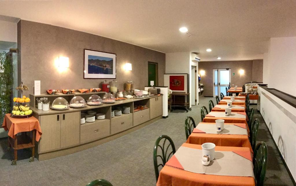 a restaurant with tables and chairs and a buffet at Hotel Palme in Monterosso al Mare