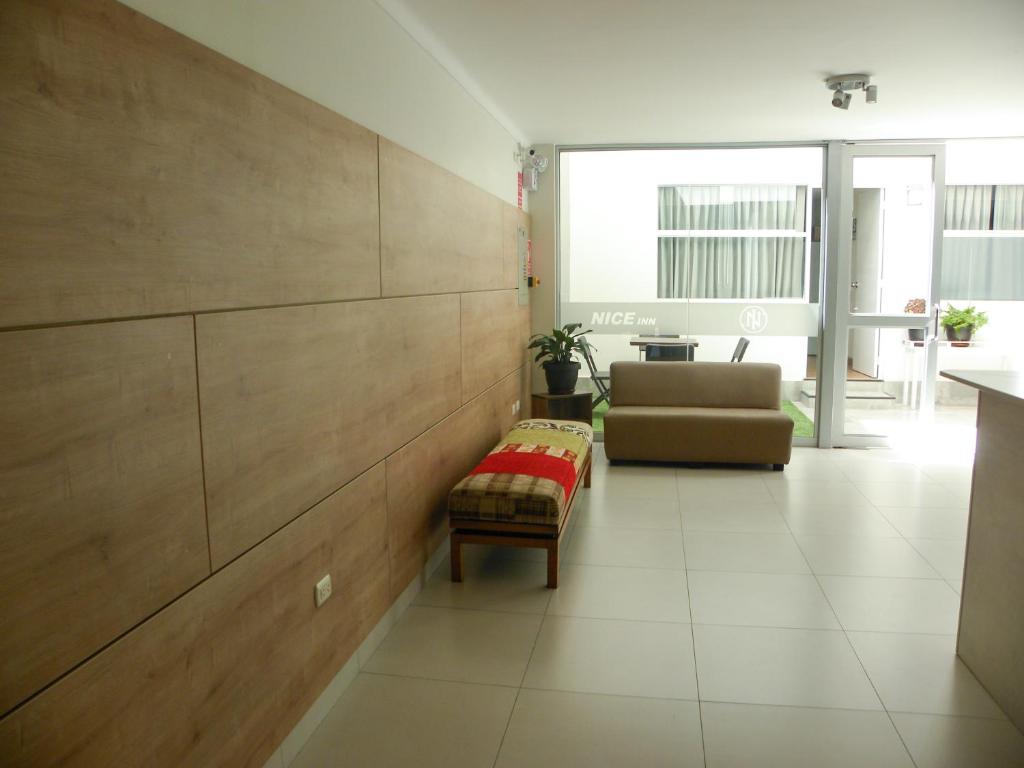 Posezení v ubytování Nice Inn Tacna