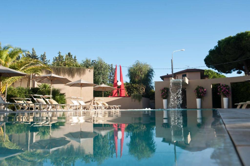 Bazén v ubytování Hotel Residence Stella del Mare nebo v jeho okolí