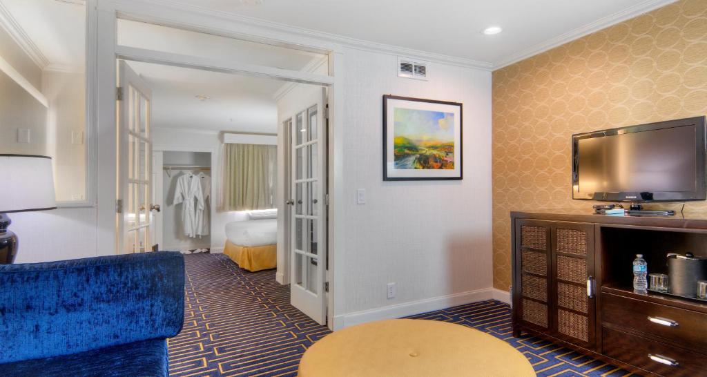 Best Western Plus Palm Court Hotel photo