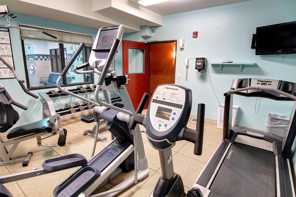 Fitness centrum a/nebo fitness zařízení v ubytování Phoenix Inn Suites Albany