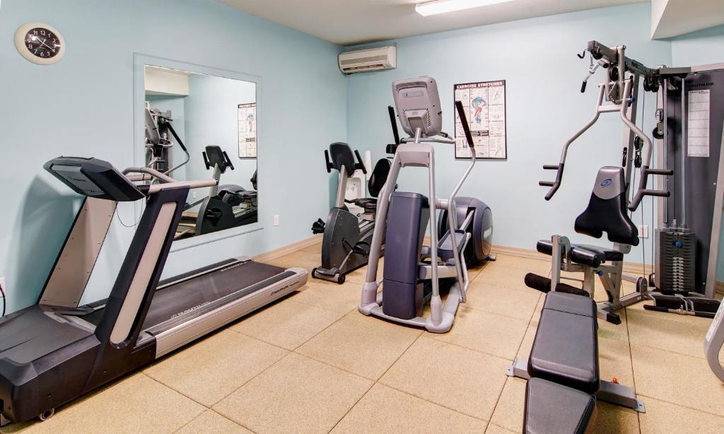 Fitness centrum a/nebo fitness zařízení v ubytování Phoenix Inn Suites Albany