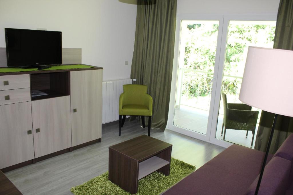 TV a/nebo společenská místnost v ubytování Hotel Stanger