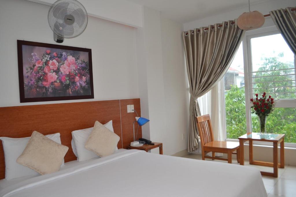 Giường trong phòng chung tại Da Nang Nemo Hotel