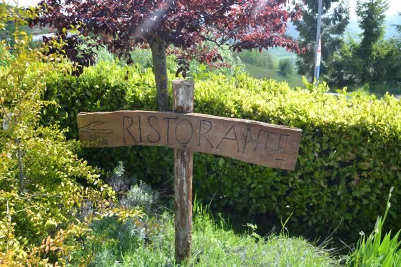 Vonkajšia záhrada v ubytovaní Trattoria Del Bivio