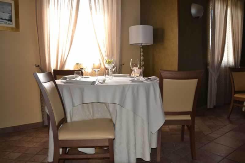 Posedenie v ubytovaní Trattoria Del Bivio
