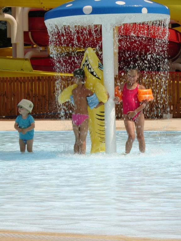 Piscine de l&#39;&eacute;tablissement Camping L&#39;Echo du Malpas ou situ&eacute;e &agrave; proximit&eacute;