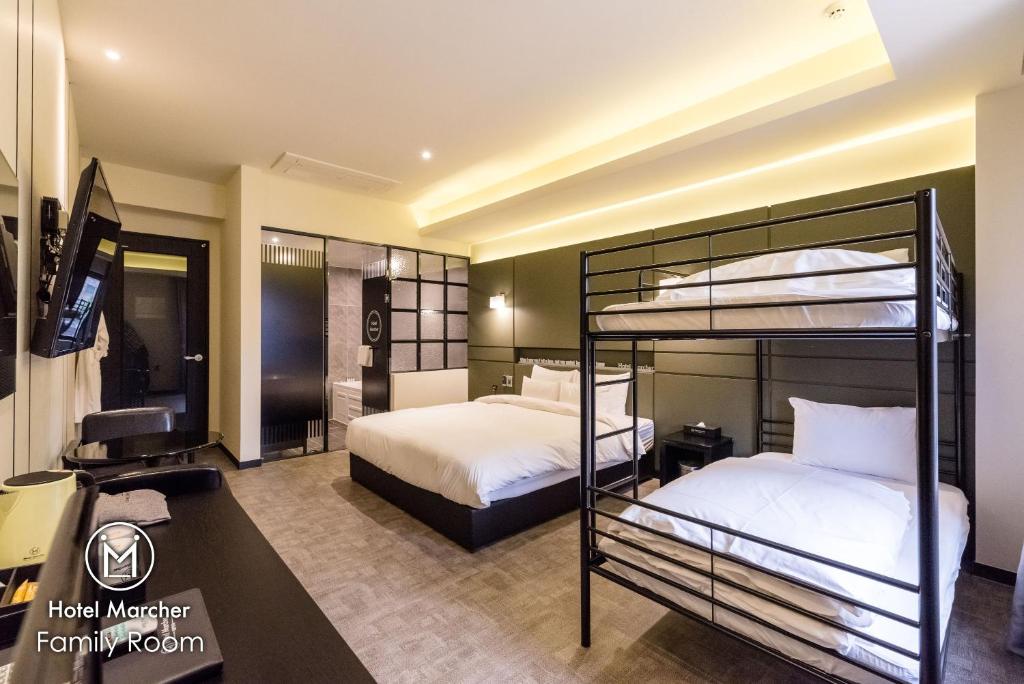 Postel nebo postele na pokoji v ubytování Hotel Marcher