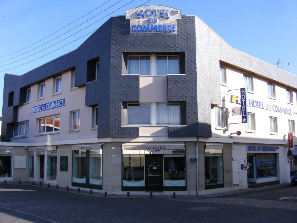 a building on the corner of a street at Hotel du Commerce in Challans