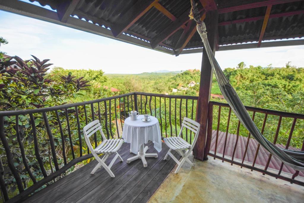 Un balcón o terraza de Clave Verde Ecolodge