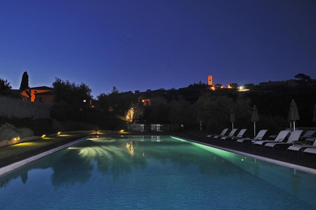 Bazén v ubytování La Torre wine resort nebo v jeho okolí
