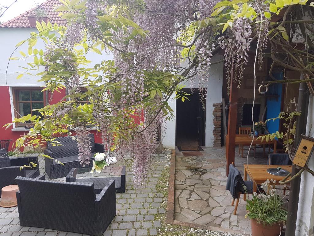 a house with a bunch of lilacs hanging from a tree at Gästehaus Kleine Mühle in Krems an der Donau