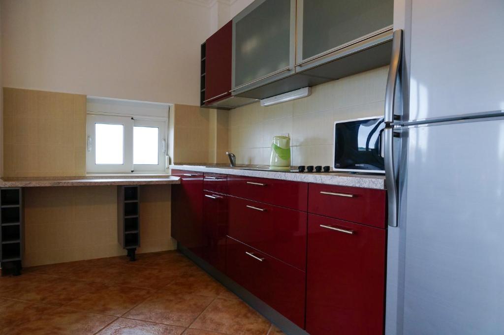 Kuchyň nebo kuchyňský kout v ubytování Apart Hotel Forte Roses Montenegro KO Buljarica