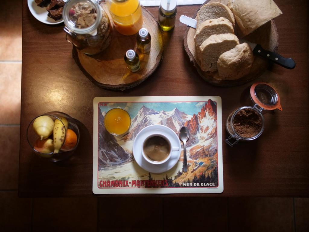Jídlo v hostelu nebo okolí