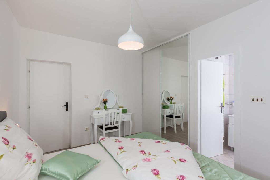 Apartments Orange Tree - 16