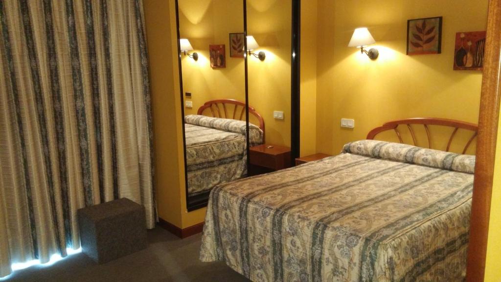 A bed or beds in a room at Hotel Zabala
