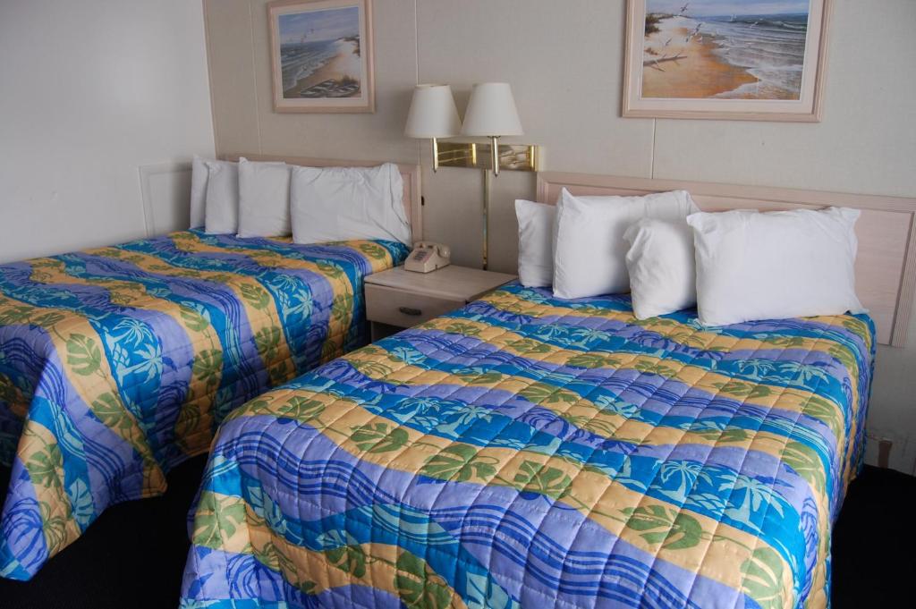 Thunderbird Beach Motel photo