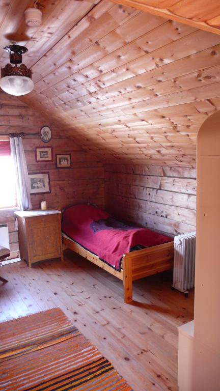 Кровать или кровати в номере Staurset gård