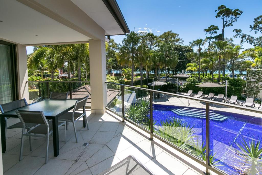 Beachfront Grand Mercure Allegra Hervey Bay - Appartement De Deux Chambres Avec Vue Sur La Piscine