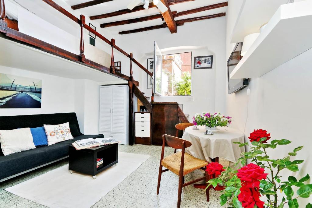 A seating area at Pretty Flat Trastevere