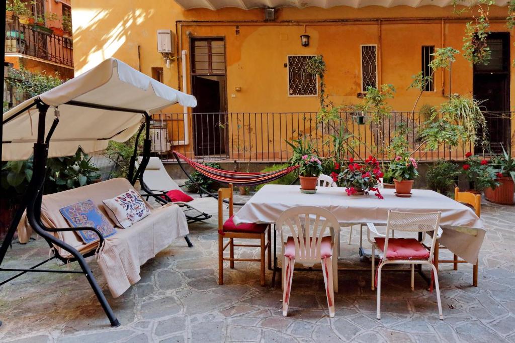 A patio or other outdoor area at Pretty Flat Trastevere