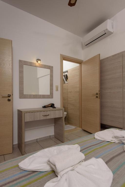 Ein Bett oder Betten in einem Zimmer der Unterkunft Nikos Hotel