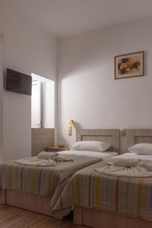 Ein Bett oder Betten in einem Zimmer der Unterkunft Nikos Hotel
