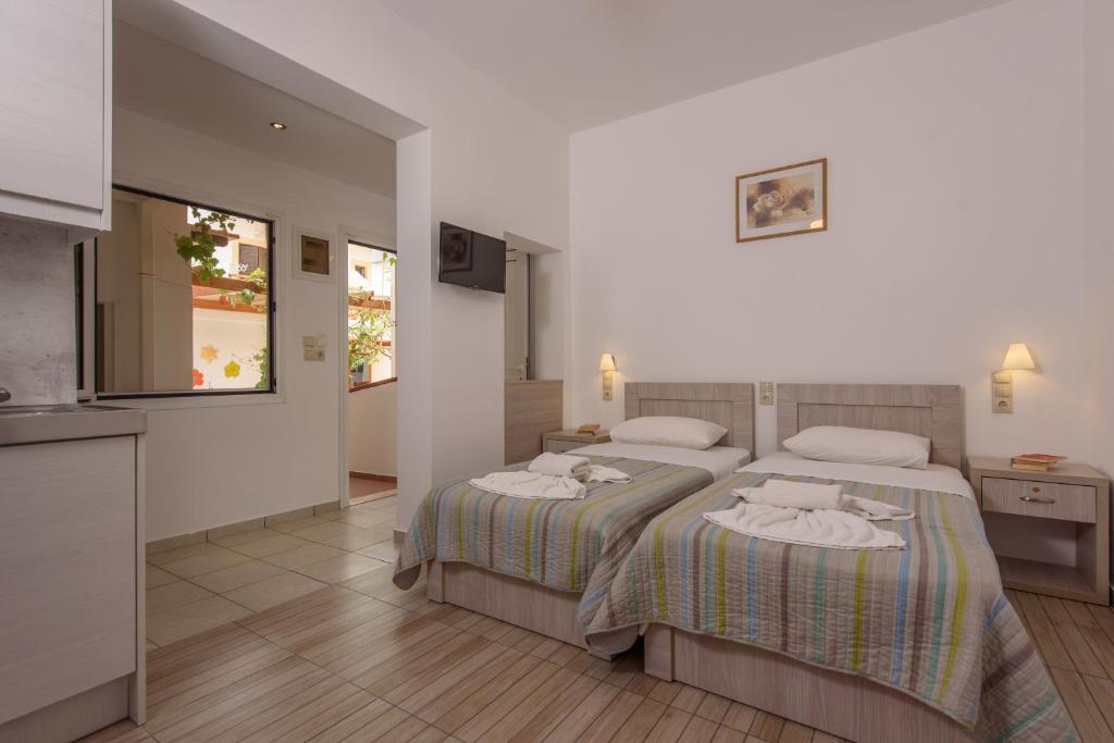 Ein Bett oder Betten in einem Zimmer der Unterkunft Nikos Hotel