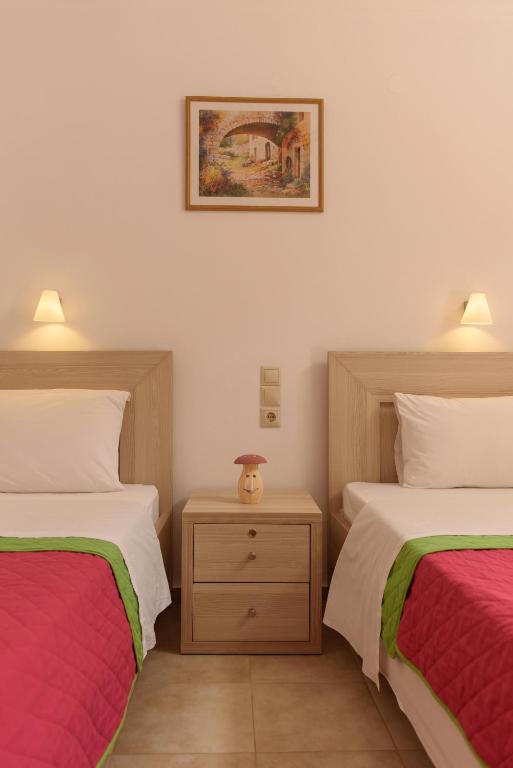Ein Bett oder Betten in einem Zimmer der Unterkunft Nikos Hotel