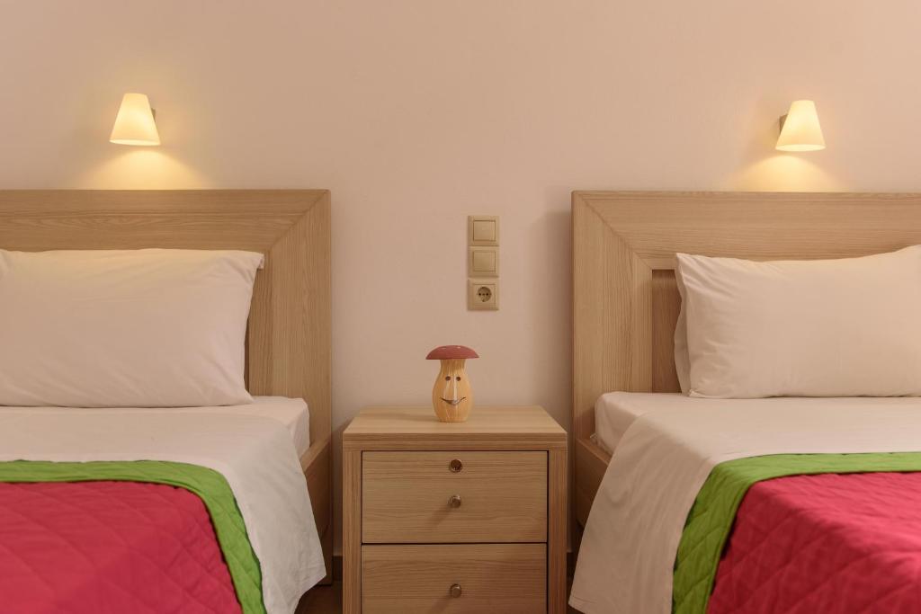 Ein Bett oder Betten in einem Zimmer der Unterkunft Nikos Hotel