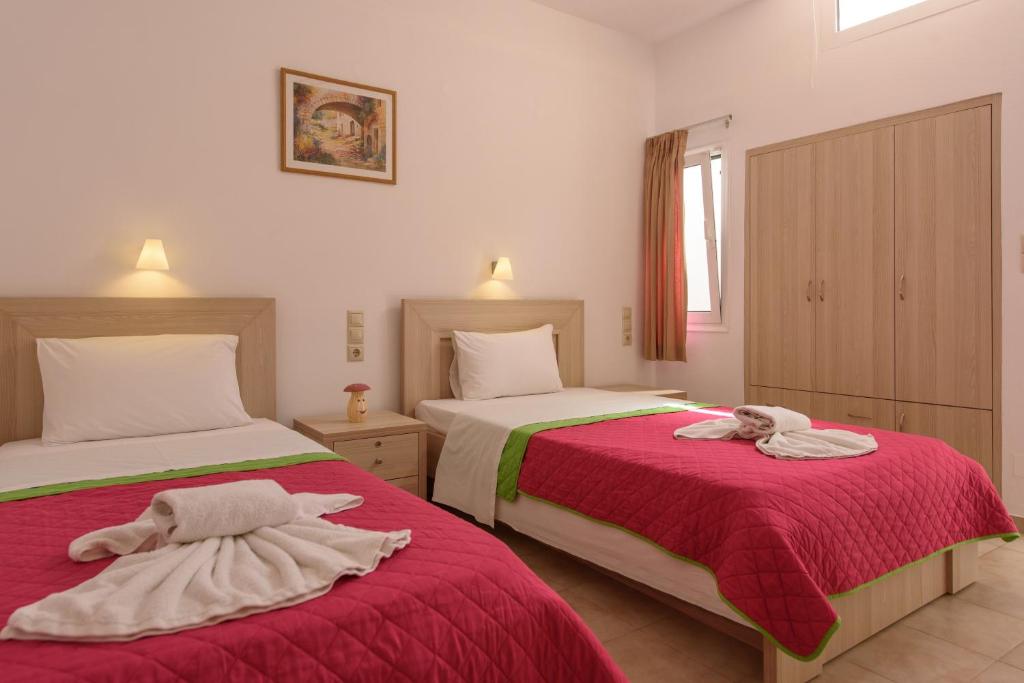 Ein Bett oder Betten in einem Zimmer der Unterkunft Nikos Hotel