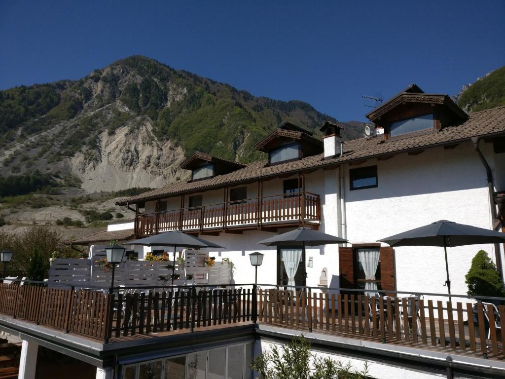 Nespecifikovaný výhled na hory nebo výhled na hory při pohledu z hotelu
