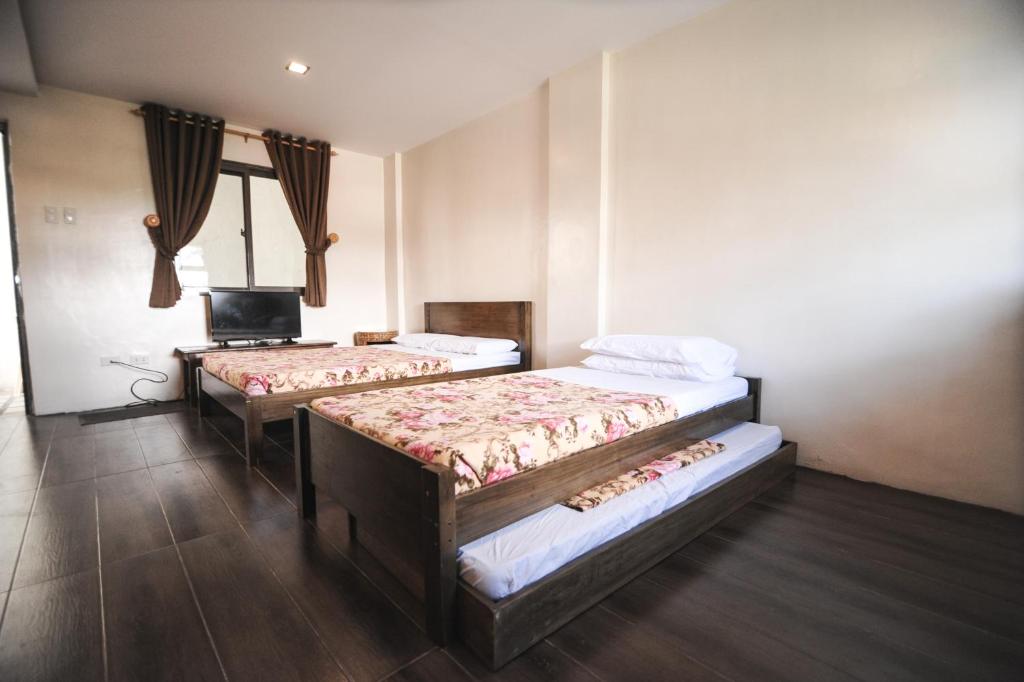 Pine Breeze Cottages - Deluxe Family Room