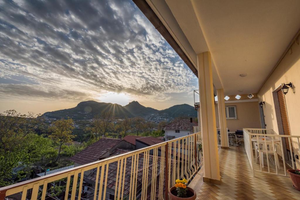 a balcony with a view of the mountains at Casa Vacanza Pappacoda in Agerola