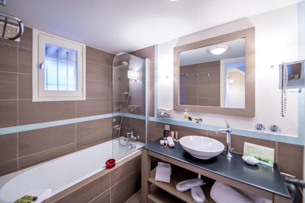 Hotel****Spa & Restaurant Cantemerle - Double Room Duplex Terrace With Spa Access