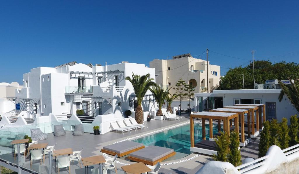 Bazén v ubytování Callia Retreat Suites - Adults Only nebo v jeho okolí