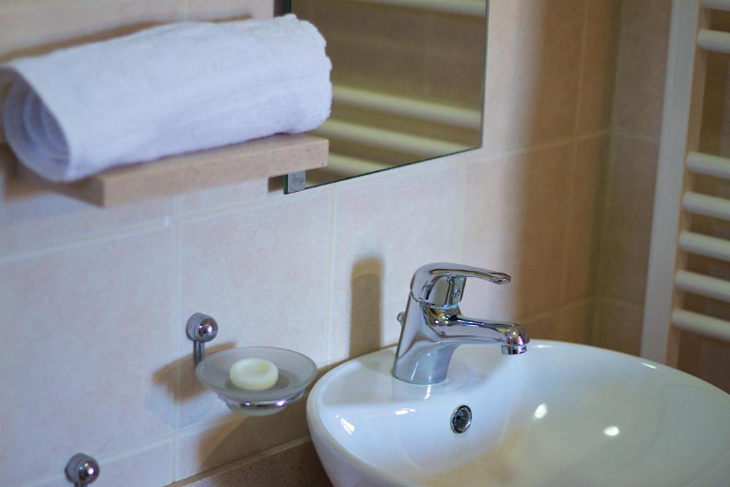A bathroom at Elia Meronas
